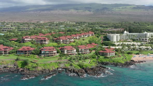 Water Front Luxury Resort with Sandy Beach on Maui Pacific Ocean
