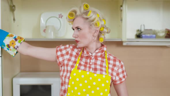 The Tortured Housewife Is Cleaning the Kitchen