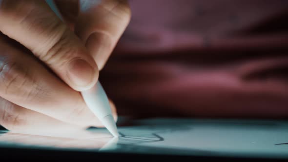 closeup female hand draws on a graphics tablet