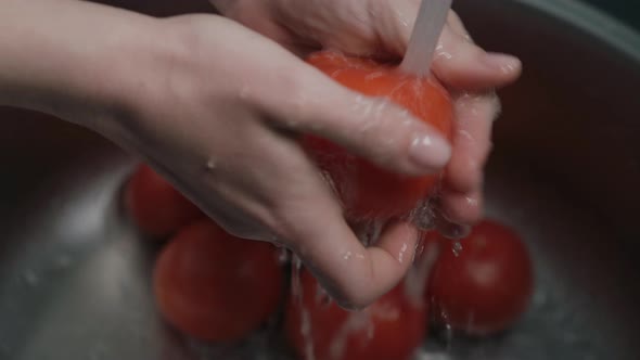 Correct Way To Wash Vegetables, Hands Are Washed the Tomatoes Under Water