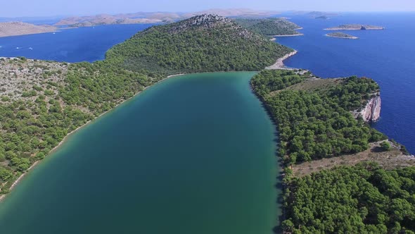 Flying over Dalmatian islands and a famous lake