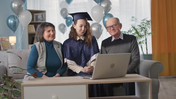 Parents Congratulate Daughter in Mantle on Graduation From University During the Ceremony of