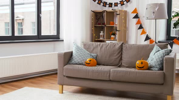 Jack-o-lanterns and Halloween Decorations at Home