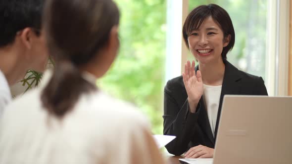 A female employee who guides the property