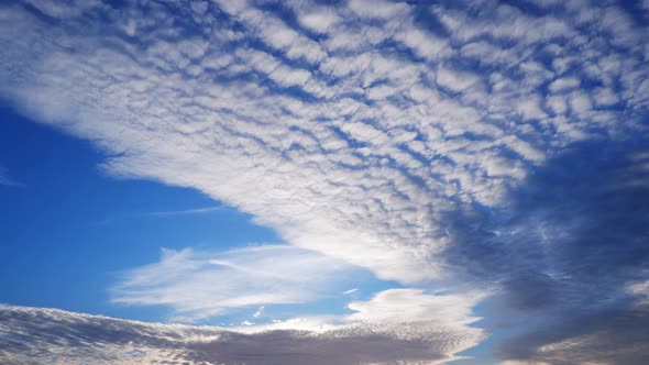 4K UHD : Timelapse of beautiful sky with clouds background