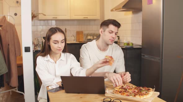 Married Couple Eat Pizza From Delivery Service and Watch Film