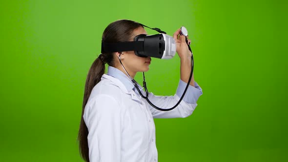 Doctor Passes Practice with the Help of Virtual Reality Glasses