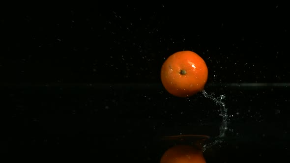 Bouncing fruit in ultra slow motion 