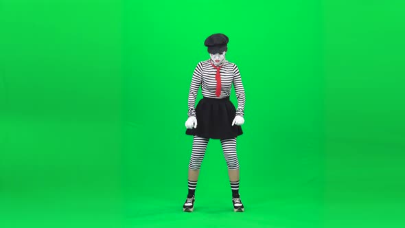 Mime Girl Is Athlete, Lifting Weight, Chroma KeY