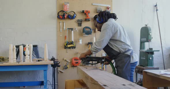 Carpenter leveling wood with polishing machine 4k