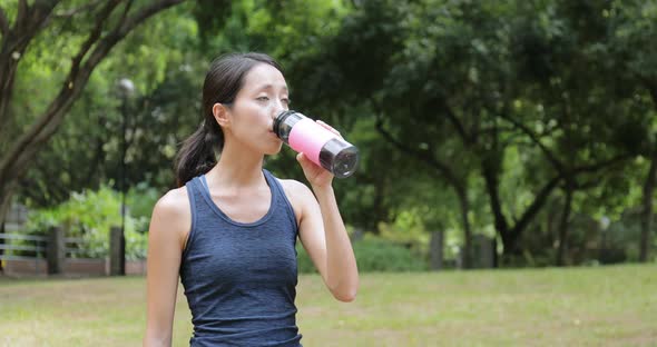 Sport woman drink of water