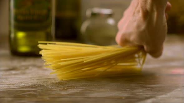 Breaking spaghetti, Slow Motion