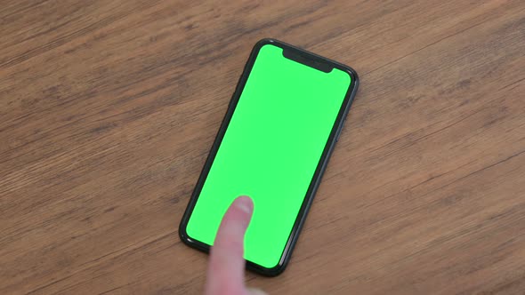 Using Smartphone Table Chroma Screen