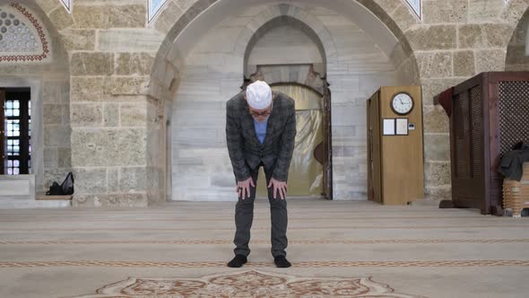 Old Man Pray On Masjid