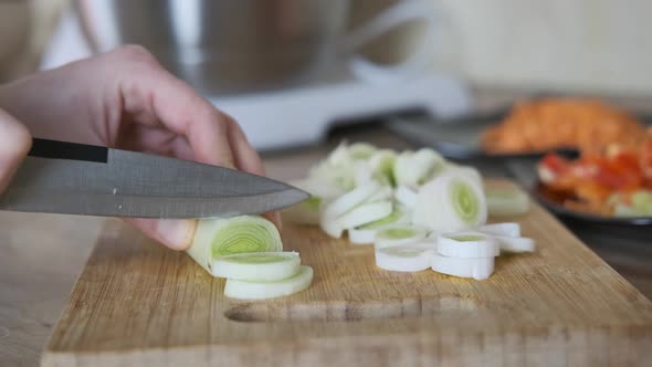 Chop leek on the cut board.