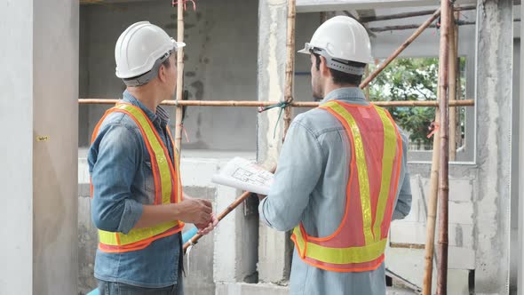 Team onsite of architecture inspector and discuss together