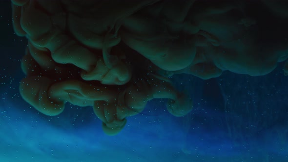 Green acrylic paint diffusing in water alt