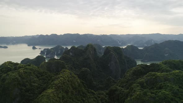 Push out video shows of Halong Bay in Vietnam