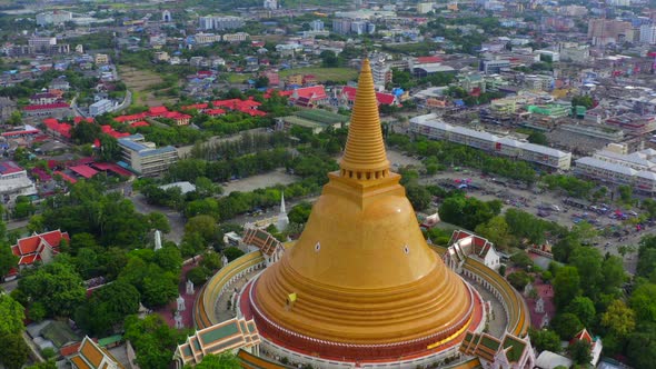 Wat Phra Pathom Chedi Ratchaworamahawihan or Wat Phra Pathommachedi Ratcha Wora Maha Wihan in Nakhon