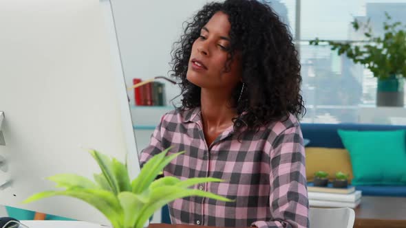 Thoughtful female executive working on computer at desk 4k