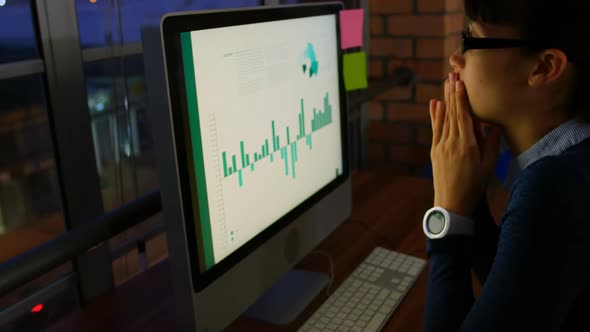 Businesswoman working on computer in a modern office 4k