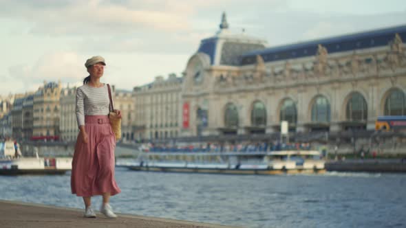 Young woman walking at the Musee d'Orsay