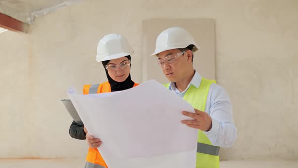 Female Muslim Arab Investor and Engineer Architect Discuss Project