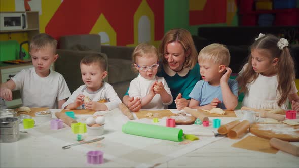Woman Teaches Kids To Cook