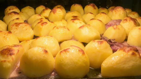 Cooking Meat and Potatoes in the Oven