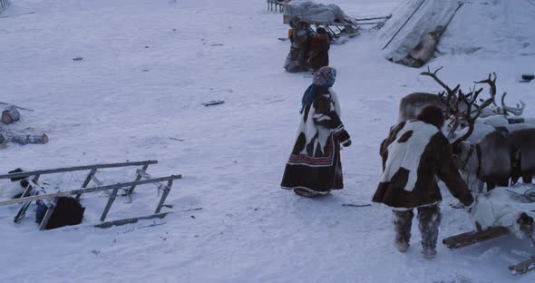 Amazing Video of Siberian People in a Yurts Camp