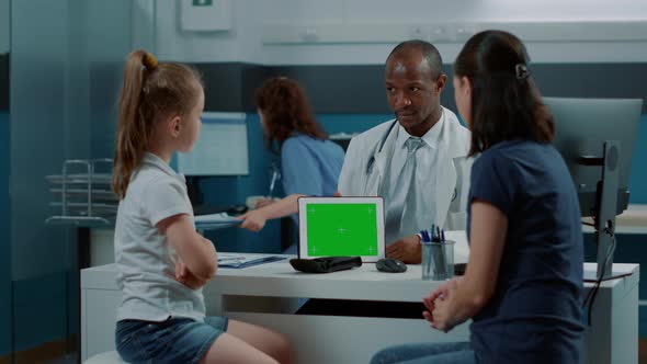 Medic Holding Digital Tablet with Horizontal Green Screen