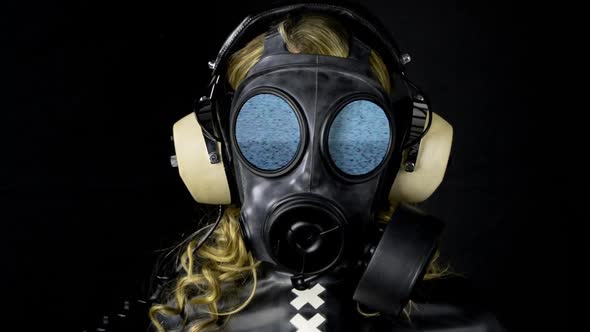 Gasmask gogo dancer