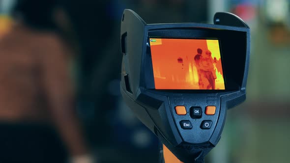 Passers-by Are Getting Scanned with a Thermal Camera