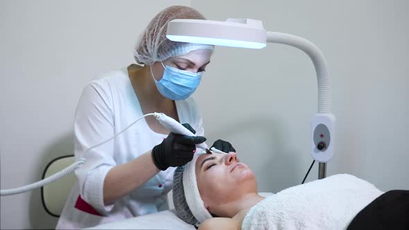 Ultrasound peeling in beauty salon