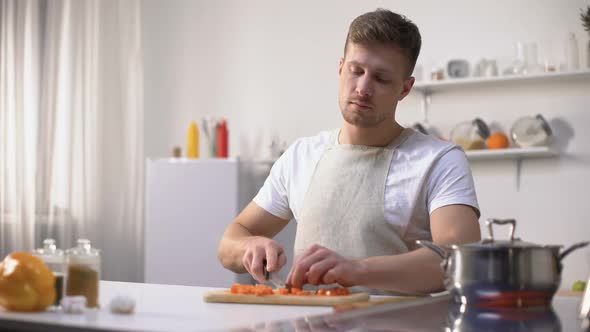 Bachelor Prepared Untasty Soup, Disgusted With Smell of Meal, Novice Chef