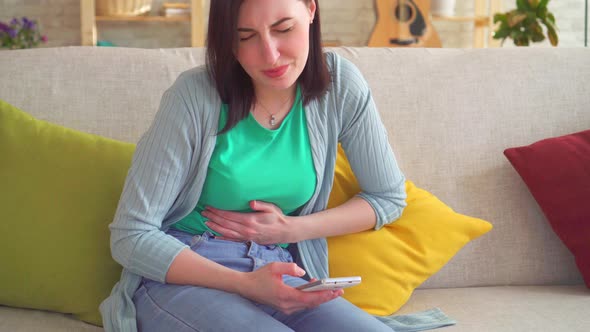 Portrait Acute Abdominal Pain in a Woman Using a Smartphone