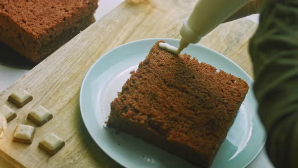 I Put the Cake Cream on the Baking Sheet