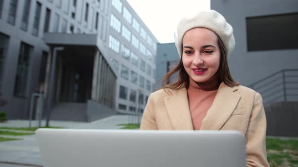 Brunette Business Woman Laptop Outside in Beautiful Style on Business Center