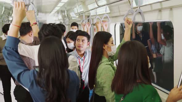 Sick Man on Train Cough and Make Other People Feel Worry About Virus Spreading