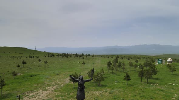 hero woman statue NENE HATUN alt