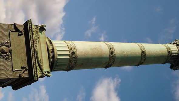 Vertical video of Paris Monument