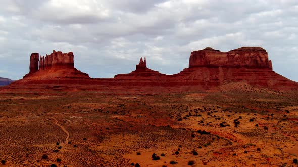 Aerial footage of an amazing butte near the border of Utah and Arizona.
