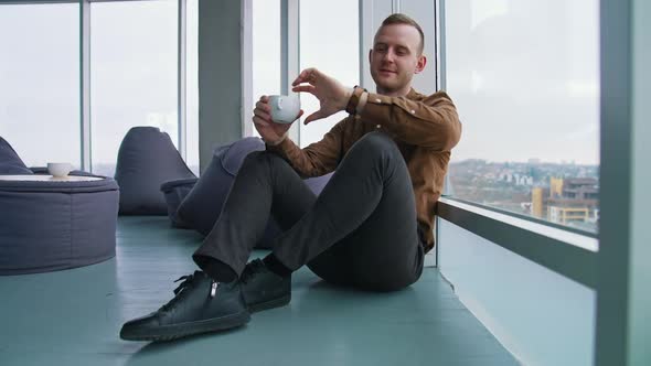 Young businessman drinking coffee