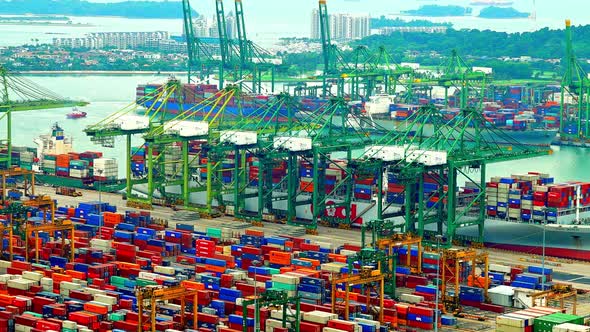 Time lapse Business Shipping cargo and logistic port terminal in Singapore city alt