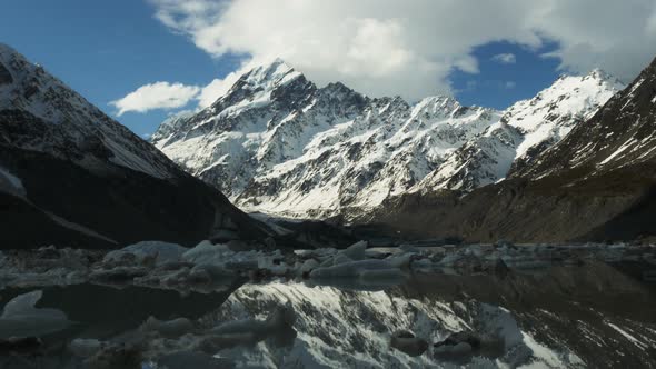 mt cook and the glacial hooker lake with icebergs