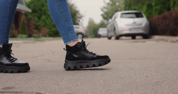 Women's Boots Go on the Street