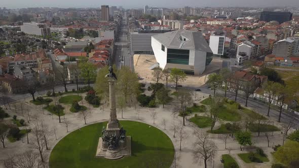 City Of Porto Statue Building