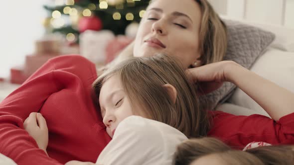 Tracking video of sleeping family on Christmas morning