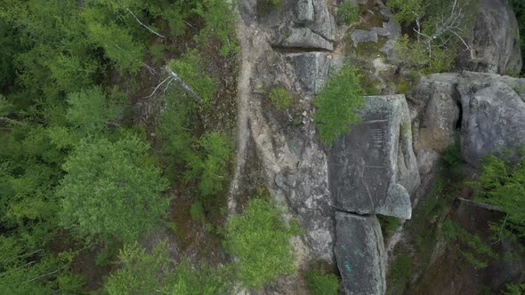 top view of group of stones that are in the forest