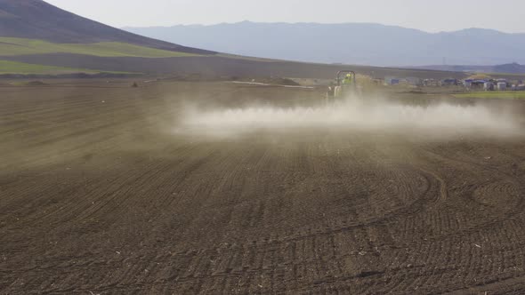 Tractor agrochemical Agricultural spraying.